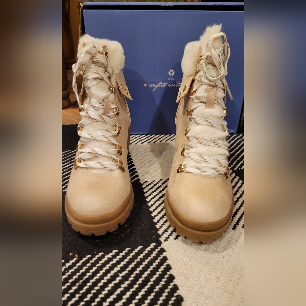 7.5 Jellypop, off white suede like Womens Shoe Boot, Mission